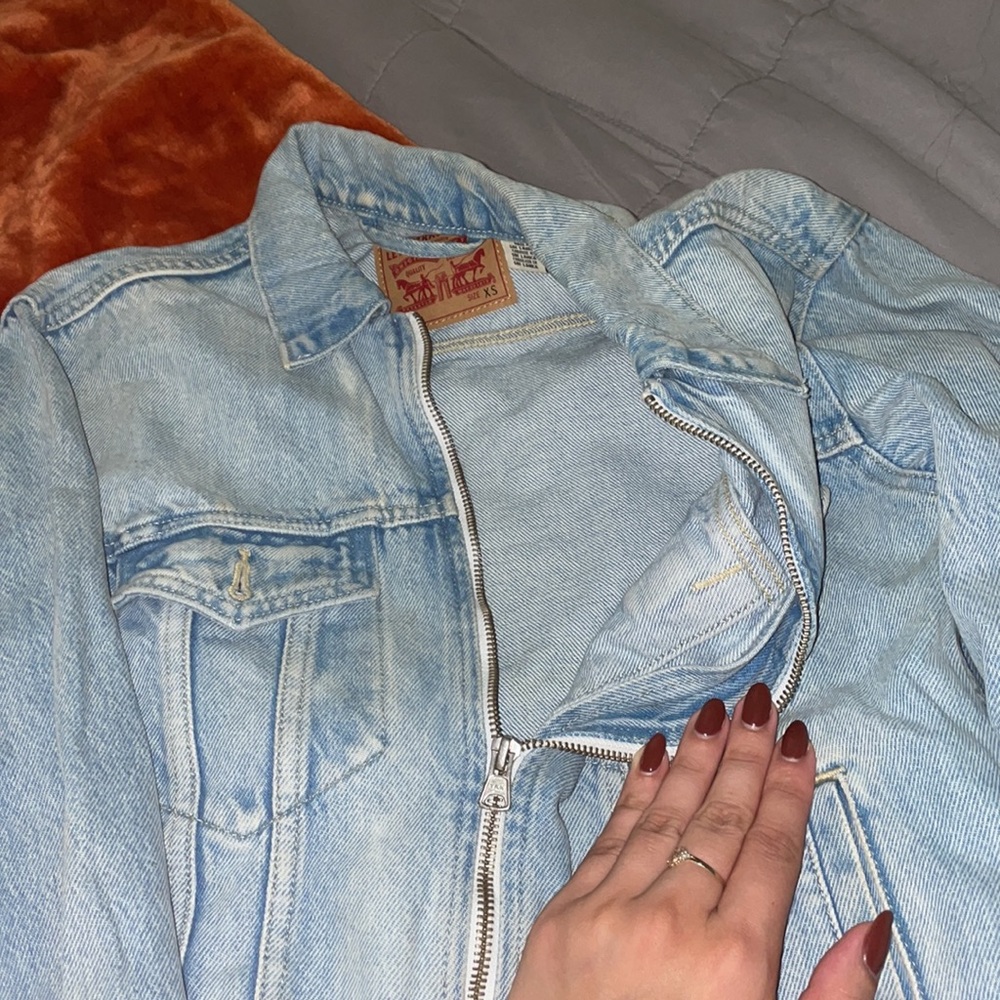 Never wore it, bought from Levi’s store